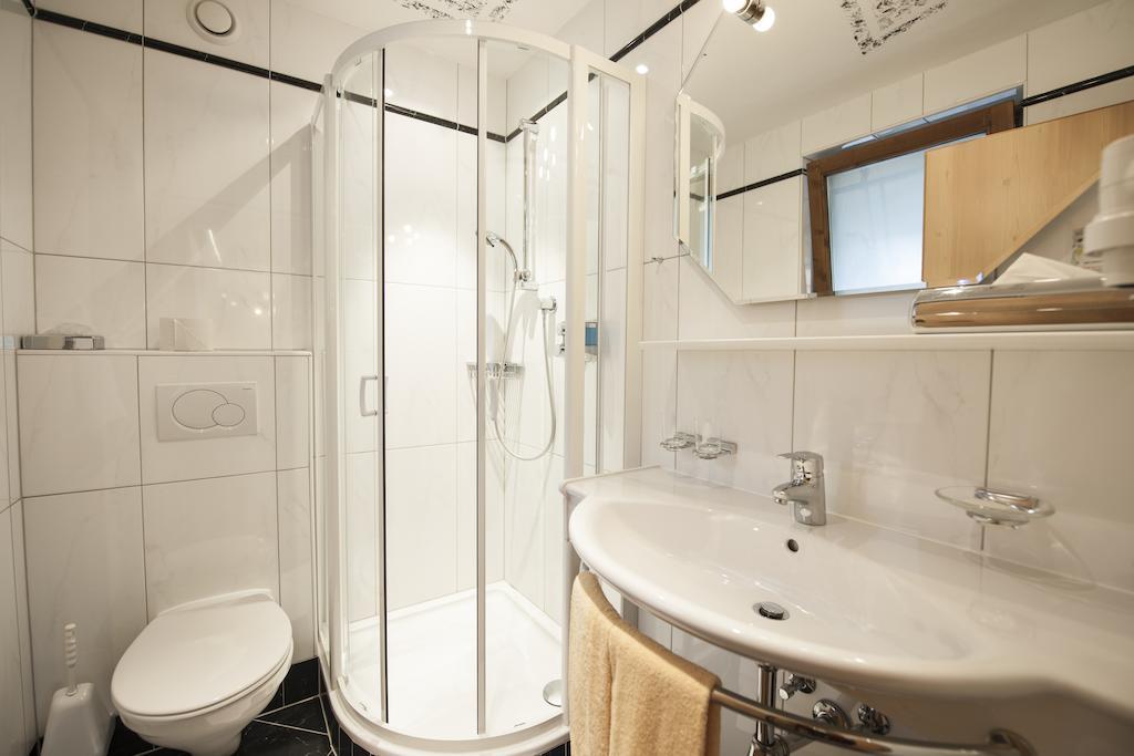 Hotel Angelika Neustift im Stubaital Rum bild